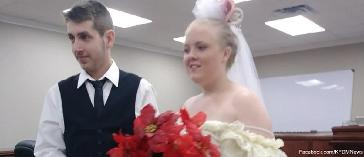 Tą tragedią żyją całe Stany Zjednoczone. Para z Teksasu zawarła związek małżeński i dosłownie kilka minut po ślubie zginęła w wypadku samochodowym.