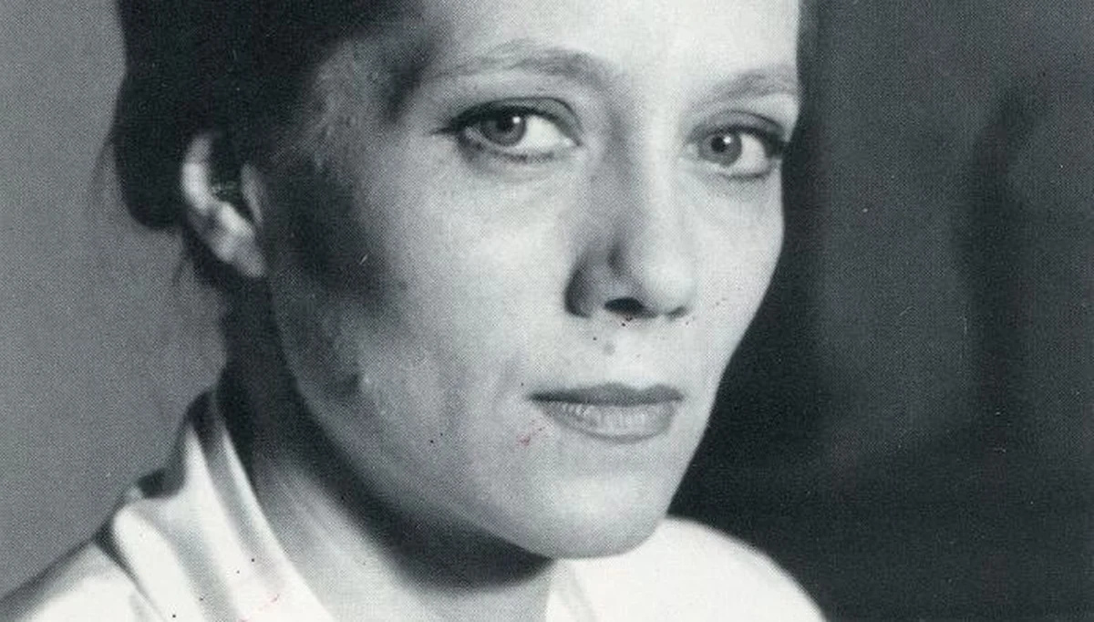 Anna Lenartowicz zmarła w wieku 65 lat. Widzowie poznali ją dzięki rolom w filmach "Soból i panna" i "Cztery noce z Anną" oraz serialach "M jak miłość", "Leśne doły", "Boża podszewka" i "Plebania".