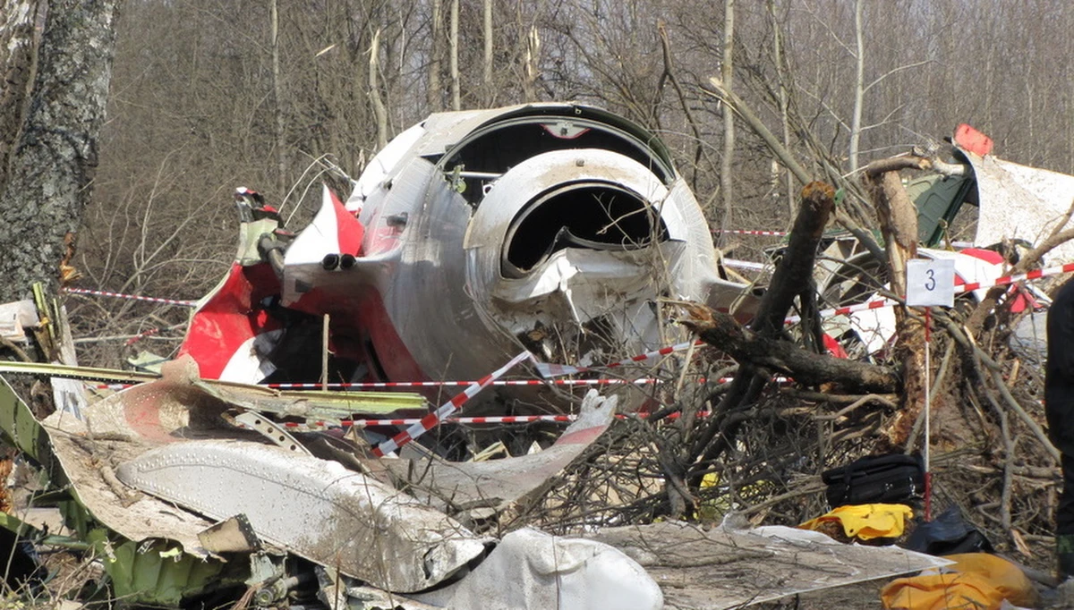 ​Nie będzie planowanego na koniec sierpnia wyjazdu polskich prokuratorów do Smoleńska - dowiedział się reporter RMF FM. Grupa śledczych miała kontynuować oględziny prezydenckiego tupolewa rozpoczęte w maju tego roku.
