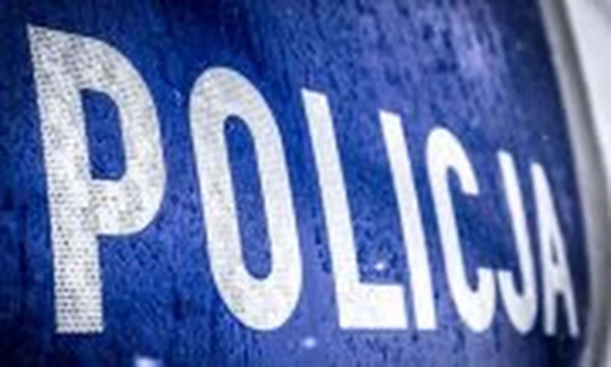 ​Ciała kobiety i mężczyzny odkryli strażacy w domu w Grochowiskach pod Szczecinkiem w Zachodniopomorskiem. Przy zwłokach znaleziono broń palną. Na miejscu intensywnie pracują śledczy, którzy ustalają, jak zginęła para z Grochowisk.