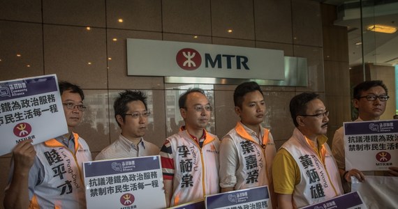 Strona internetowa łączona z byłym szefem władz Hongkongu CY Leungiem oferuje nagrody pieniężne w wysokości nawet miliona dolarów hongkońskich za wskazanie sprawców niektórych czynów związanych z prodemokratycznymi protestami – podały we wtorek miejscowe media.