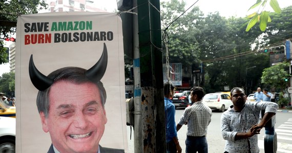 Prezydent Brazylii Jair Bolsonaro oświadczył we wtorek, że rozważy przyjęcie pomocy finansowej od krajów G7 na walkę z pożarami amazońskich lasów tylko wówczas, gdy prezydent Francji Emmanuel Macron "wycofa swoje słowa". To kolejna odsłona sporu między przywódcami.