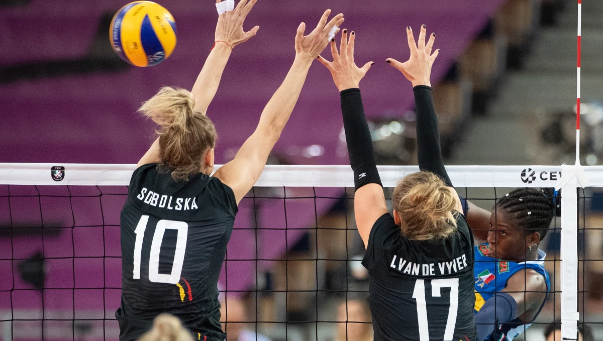 To będzie pierwszy poważny sprawdzian dla Polek na mistrzostwach Europy siatkarek. Po południu biało-czerwone w czwartym meczu w grupie zmierzą się z reprezentacją Belgii. To będzie wyjątkowo polskie spotkanie, bo w drużynie Belgii są cztery zawodniczki z polskimi korzeniami. To spotkanie – jak i również mecz z Włoszkami – da prawdziwy obraz tego, gdzie nasza żeńska siatkówka reprezentacyjna znajduje się na tle Europy.