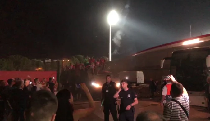 Crvena Zvezda Belgrad w Lidze Mistrzów. Piłkarze świętowali na... wozie opancerzonym. Wideo