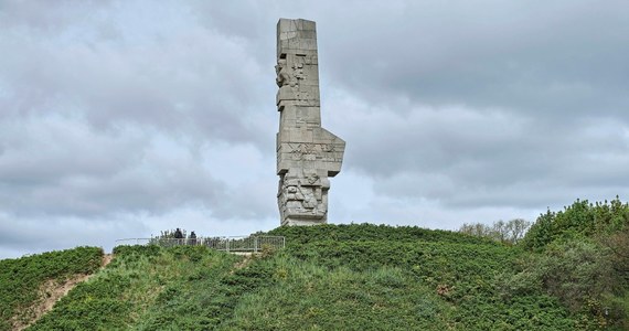 Pamiętam pierwszy września 1979 roku dość szczególnie. W 40 rocznicę września 1939 roku rozpoczynałem liceum i pomyślałem sobie, że w następne miesiące i lata będę śledził rocznice kolejnych wydarzeń II wojny światowej, by zdać sobie sprawę, jak długo to wszystko wtedy trwało. Uświadomiłem sobie wtedy, że w 40 rocznicę końca wojny już dawno powinienem być na studiach. I byłem. Jednak w najśmielszych - optymistycznych i pesymistycznych - snach nie mogłem przewidzieć jak wiele się po drodze, przez tych prawie 6 lat w kraju wydarzy. Czy dziś, w przeddzień 80 rocznicy początku wojny wiemy, gdzie będziemy w 80 rocznicę jej końca?