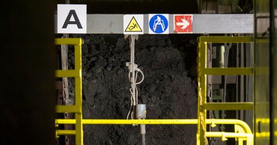 Jedna osoba trafiła do szpitala po wstrząsie, do którego doszło w nocy w kopalni Rudna w Polkowicach należącej do spółki KGHM Polska Miedź. 