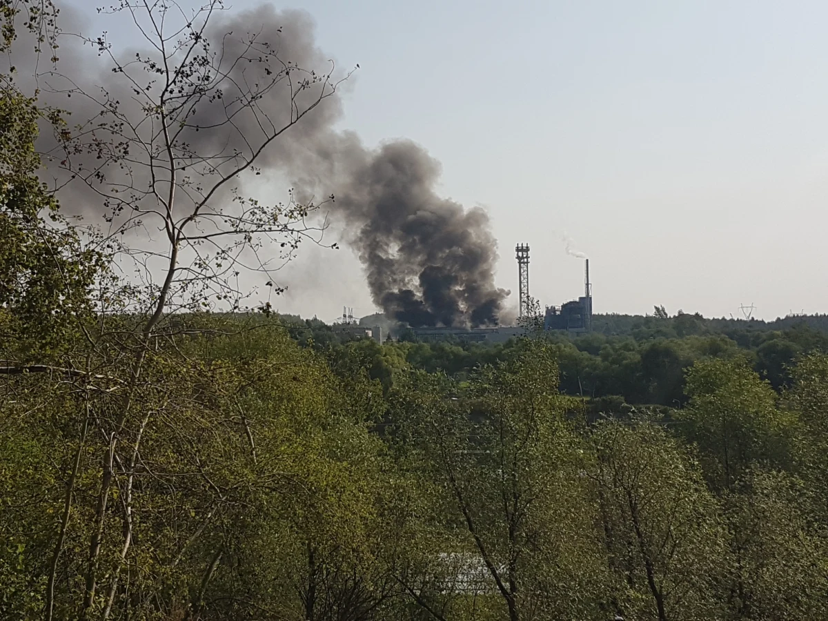 Kolejny pożar śmieci - tym razem w Dąbrowie Górniczej. Zdjęcia z miejsca zdarzenia dostaliśmy na Gorącą Linię RMF FM. 