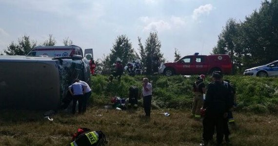 Wypadek autobusu turystycznego i dwóch samochodów osobowych na drodze krajowej nr 53 w Klewkach koło Olsztyna w woj. warmińsko-mazurskim. 