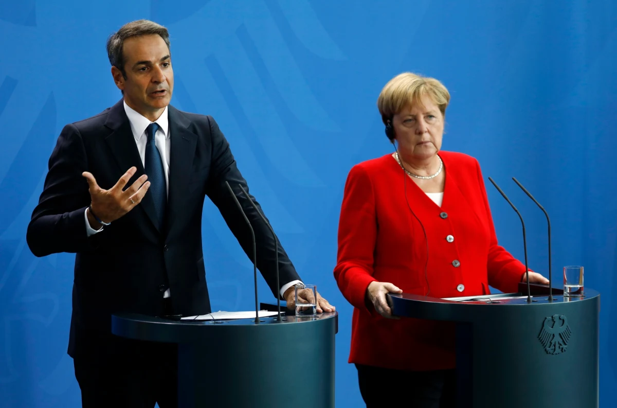 Premier Grecji Kiriakos Micotakis oświadczył w czwartek w Berlinie, że chce rozmawiać z Niemcami o reparacjach za zniszczenia, jakich jego kraj doznał podczas II wojny światowej. Wyraził też nadzieję na pozytywne załatwienie sprawy.