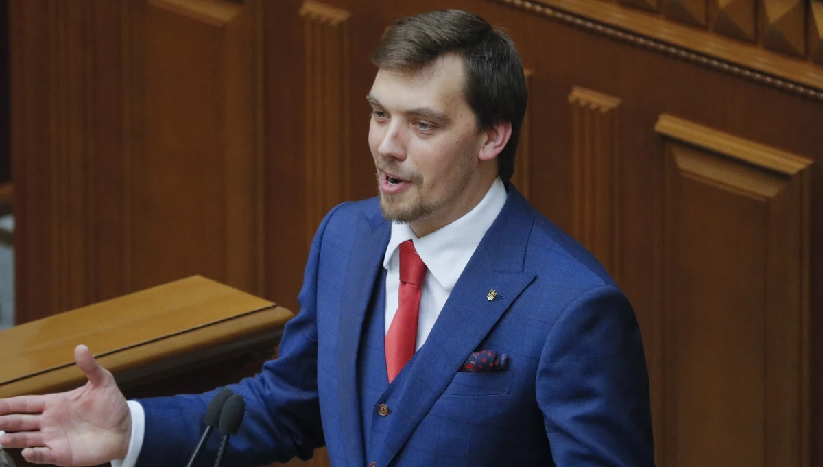 Rada Najwyższa (parlament) Ukrainy zatwierdziła w czwartek na stanowisku premiera 35-letniego prawnika Ołeksija Honczaruka, który był dotychczas zastępcą szefa biura prezydenta Wołodymyra Zełenskiego. Jego kandydaturę poparło w głosowaniu 290 z 424 deputowanych.