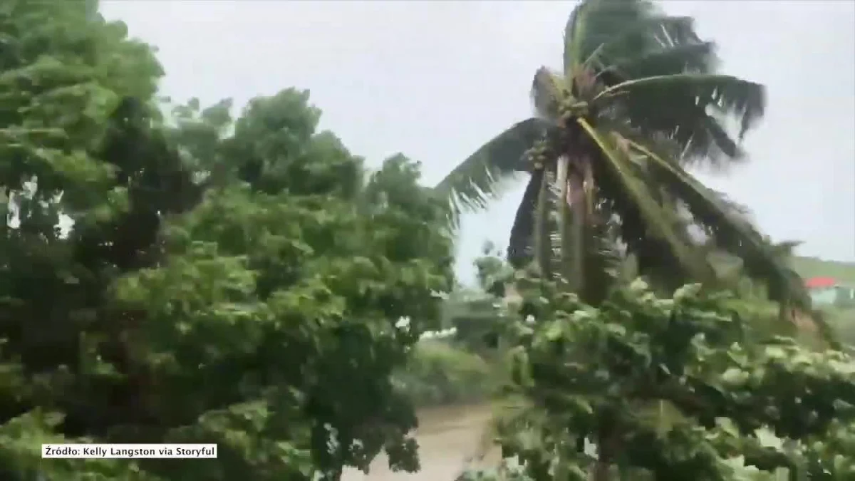 Przez Wyspy Dziewicze Stanów Zjednoczonych przetoczył się huragan Dorian, zrywając w wielu miejscach linie energetyczne. Zamknięte zostały szkoły, budynki rządowe oraz lotnisko na wyspie St. Thomas.