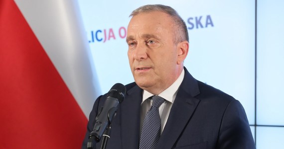 Chciałbym, żeby głosy oddane na ugrupowania opozycyjne nie zostały zmarnowane. Jeżeli tak się stanie, jeżeli my będziemy mieli powyżej 30 proc., a te dwa ugrupowania - SLD i PSL - przekroczą próg, to jest ogromna szansa, że uda się zbudować większość - powiedział szef PO Grzegorz Schetyna.