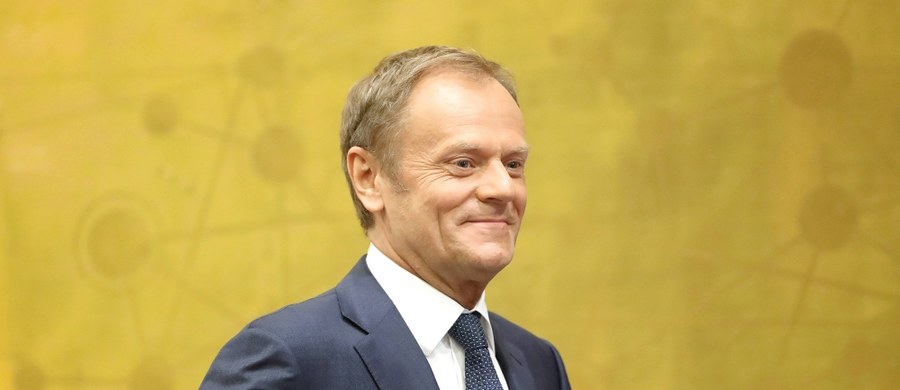 Szef Rady Europejskiej Donald Tusk zapowiedział w rozmowie z TVN24, że nie weźmie udziału w uroczystościach, które odbędą się w niedzielę w Warszawie w 80. rocznicę wybuchu II wojny światowej. Pytany o to, kiedy otrzymał zaproszenie na obchody, stwierdził: "zaproszenie pojawiło się wczoraj na moim biurku".