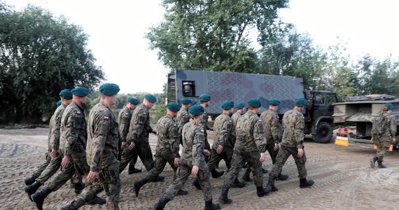 O godz. 2 w nocy do Miejskiego Przedsiębiorstwa Wodociągów i Kanalizacji w Warszawie dojechał sprzęt do dezynfekowania ścieków za pomocą ozonu - poinformował w sobotę rano prezydent Warszawy Rafał Trzaskowski. Być może oczyszczanie uda się uruchomić w weekend, wcześniej niż planowano.