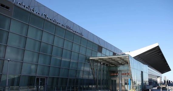 Władze Lotniska imienia Fryderyka Chopina w Warszawie potwierdzają informacje o porannym, awaryjnym lądowaniu samolotu linii Wizzair. Maszyna zawróciła po starcie do Bergamo.