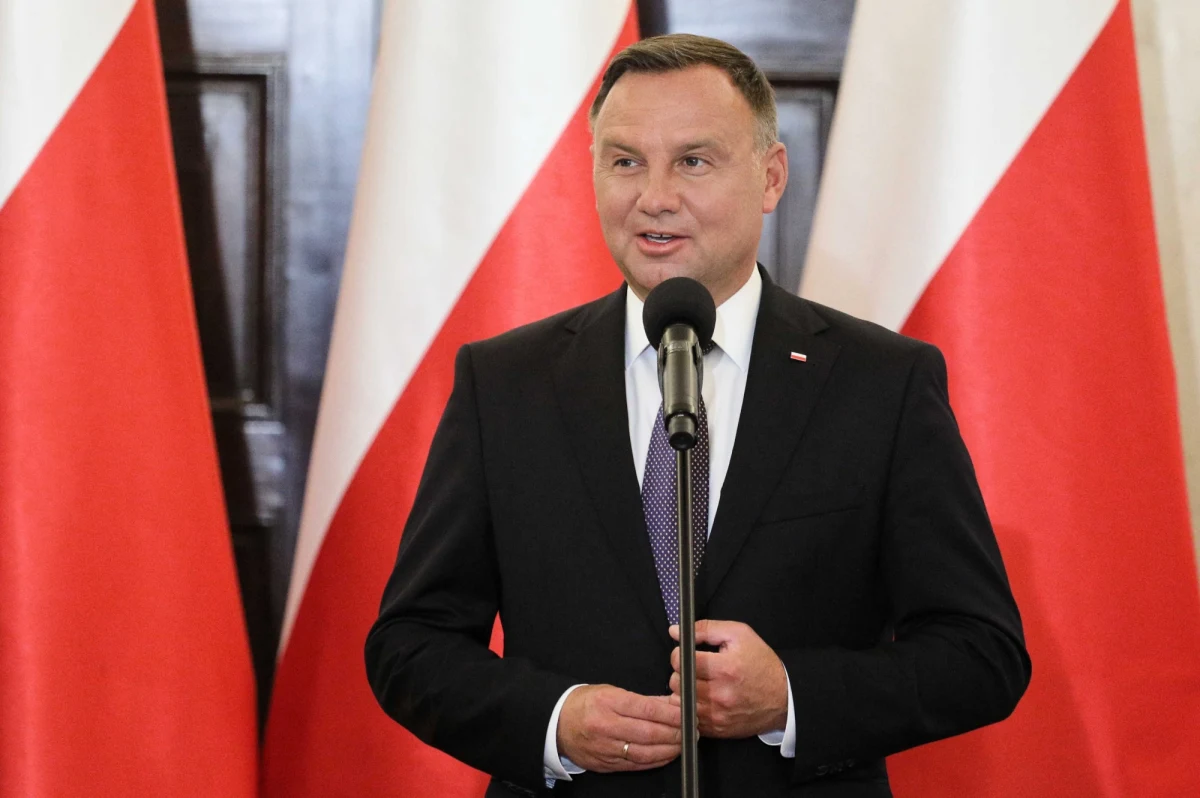 Prezydent Andrzej Duda oświadczył w rozmowie z dziennikiem "Bild", że Polska i Niemcy są wzorem pojednania. Zaznaczył jednocześnie, że reparacje za zniszczenia, dokonane przez Niemcy podczas II wojny światowej, to kwestia odpowiedzialności i moralności.