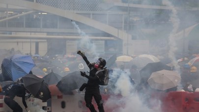 Protesty w Hongkongu. Policja tłumi demonstracje armatkami wodnymi 