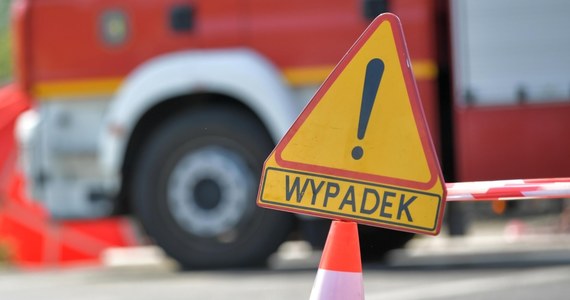 ​Tragedia na autostradzie A4 na Dolnym Śląsku. Na trasie Legnica-Zgorzelec dachował bus. Nie żyje pięć osób.