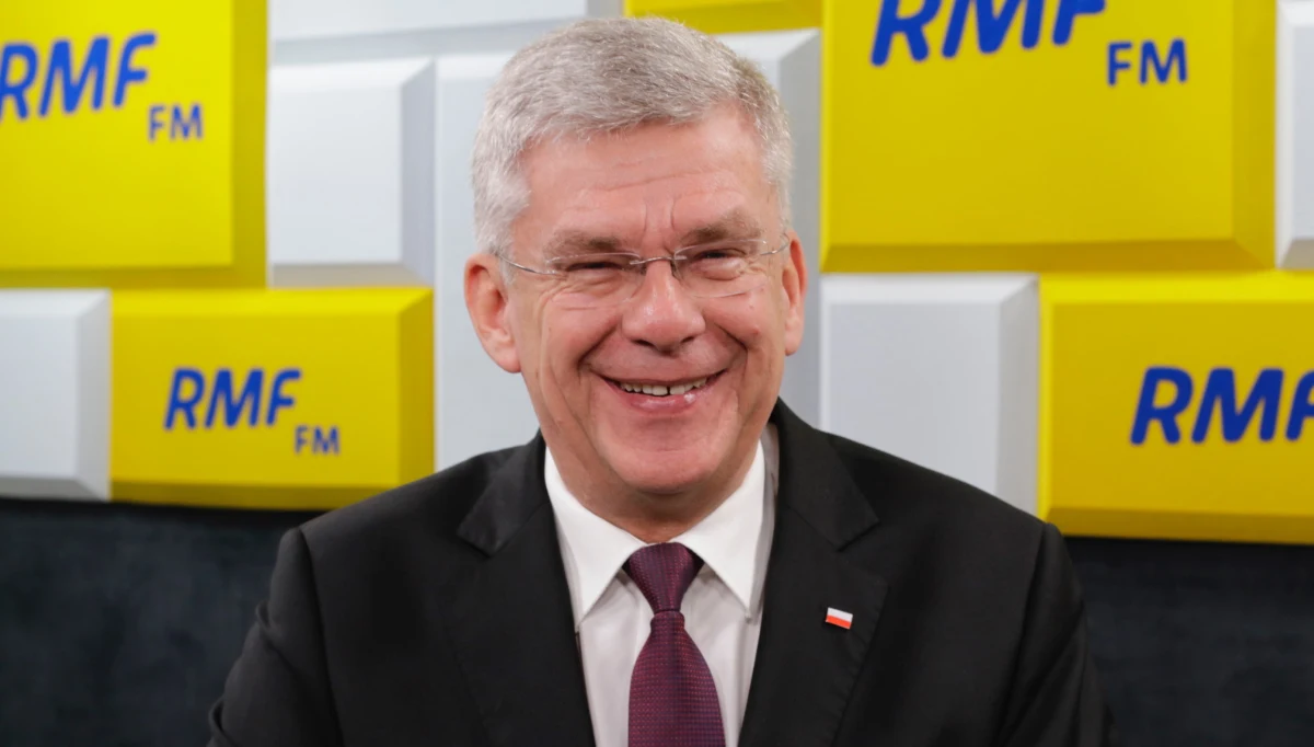 "Nie jesteśmy w stanie sterować cenami. Ten czas się już skończył, żyjemy zupełnie w innym okresie. Apeluję do pana Grzegorza Schetyny, żeby się obudził i to zobaczył. Mamy gospodarkę rynkową i ten rynek reguluje cenę. Tak jest, o to walczyliśmy" - tak Stanisław Karczewski odniósł się do słów lidera Platformy Obywatelskiej, który skrytykował PiS za wzrost cen w sklepach. "Nie jest w stanie rząd ani jakakolwiek siła polityczna wpływać na ceny i narzucać ceny pietruszki czy innych produktów, a - przyznaję - rosną niektóre ceny" - stwierdził marszałek Senatu w internetowej części Porannej rozmowy w RMF FM. 