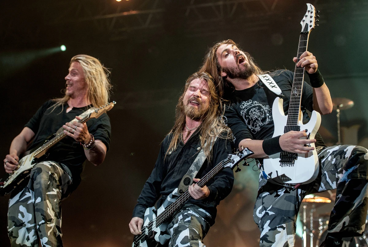 Członkowie szwedzkiego zespołu Sabaton mieli wypadek samochodowy w Tunezji. Odnieśli obrażenia i jest już pewne, że nie zagrają dziś koncertu w Gdańsku. 