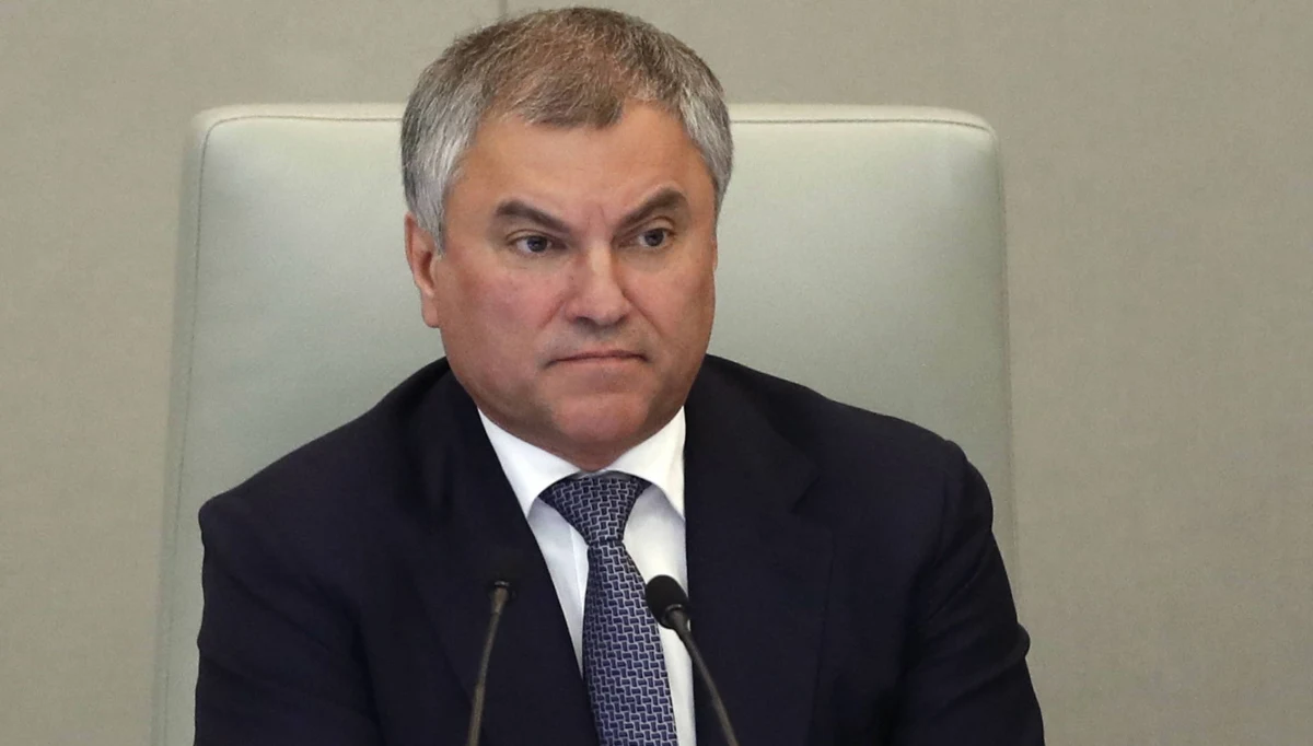 Szef rosyjskiej Dumy Państwowej (niższej izby parlamentu) Wiaczeslaw Wołodin powiedział, że władze Polski "umniejszają rolę ZSRR" w II wojnie światowej i "upolityczniają rezultaty" tej wojny, a także "próbują przekreślić pamięć historyczną". 