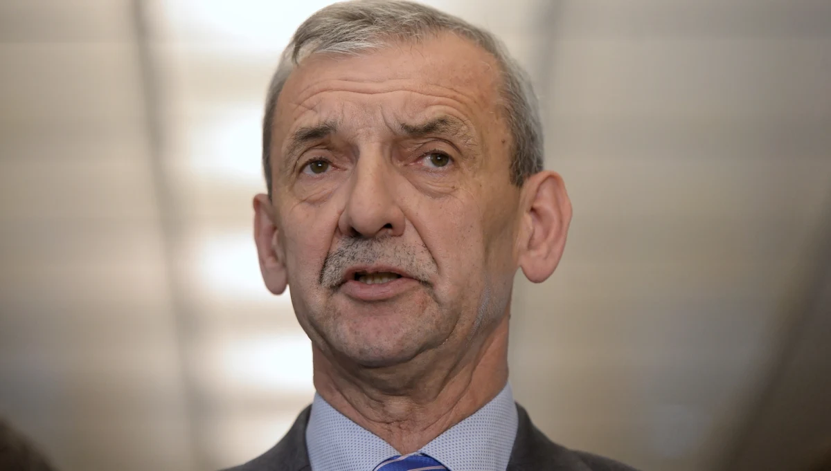 Nowy rok szkolny niestety będzie wyjątkowo trudny dla nas wszystkich - napisał prezes ZNP Sławomir Broniarz, w liście wystosowanym z okazji rozpoczynającego się roku szkolnego. Jednocześnie życzy uczniom "dobrej edukacji", a nauczycielom "satysfakcji z pracy w dobrych warunkach".