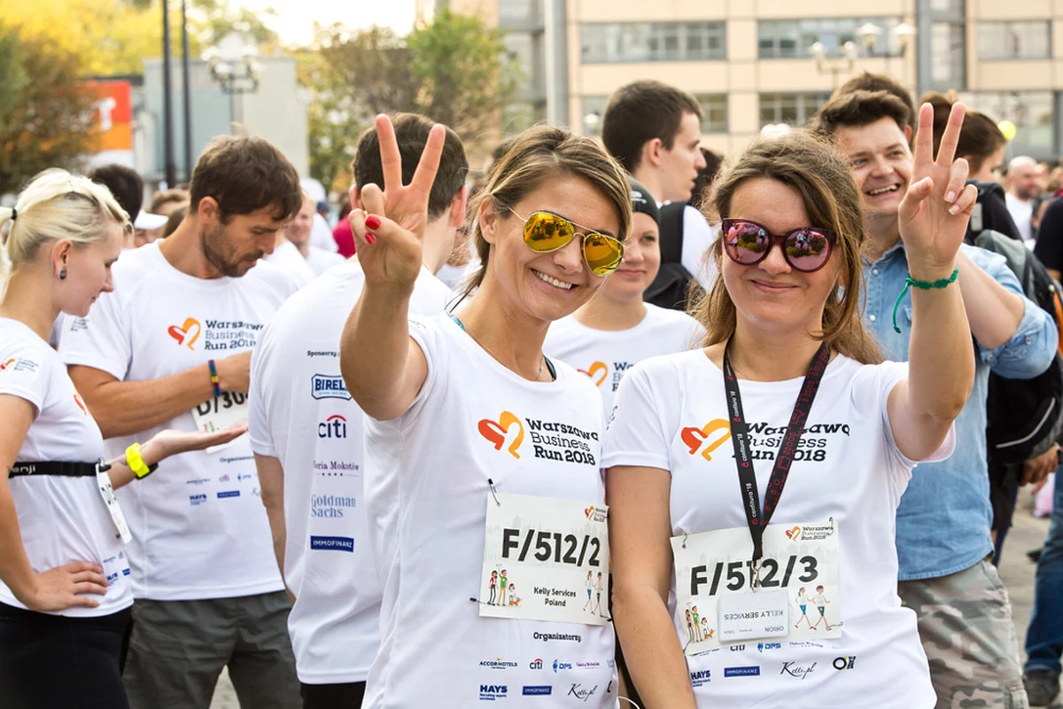 W najbliższą niedzielę, 8 września, o godz. 10:30 jednocześnie w 9 miastach Polski wystartują uczestnicy 8. edycji charytatywnego biegu Poland Business Run. Biznesowa sztafeta cieszy się coraz większym zainteresowaniem – tym razem weźmie w niej udział ponad 29 tys. osób, czyli o 5,5 tys. więcej niż rok temu. Dla wielu firm udział w imprezie jest już coroczną tradycją. 