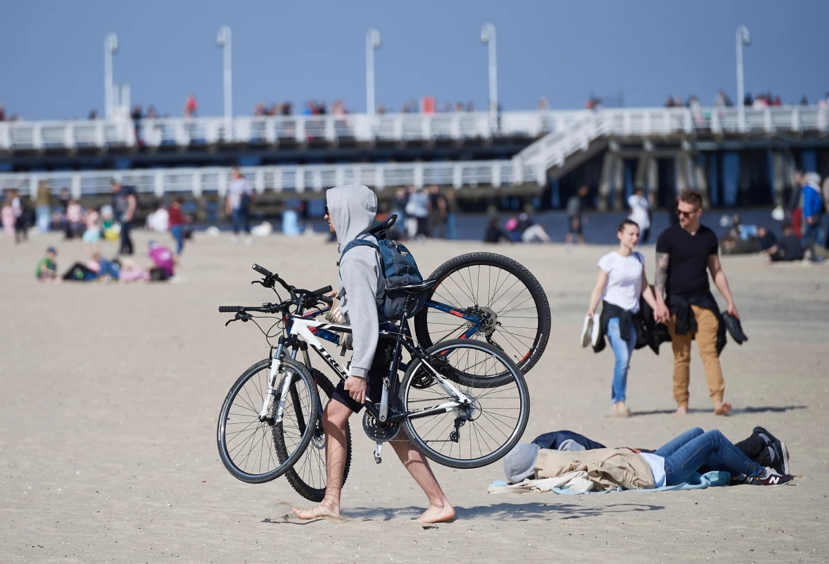 Ponad milion osób odwiedziło w sezonie letnim sopockie molo. Taki wynik oznacza kolejny rekord obiektu. Zyski ze sprzedaży biletów także będą rekordowe. Sięgnąć mogą nawet 5 milionów złotych.

 