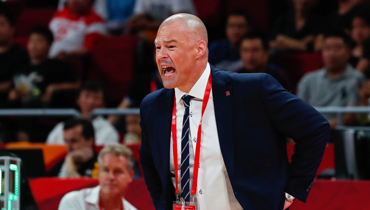 "Gwarantuję wam, że po tym meczu oni będą doskonale wiedzieć, kim jest każdy z was, chłopaki" - przemawiał do polskich koszykarzy trener Mike Taylor przed rozgrywkami mistrzostw świata w Chinach. Słowa selekcjonera najwyraźniej trafiły do Polaków - pokonali Chiny 79:76.