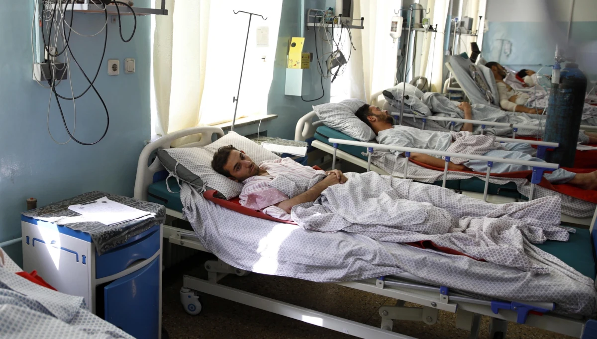 Co najmniej 16 cywilów zginęło, a około 119 osób odniosło obrażenia w ataku bombowym na wschodzie Kabulu, do którego przyznali się talibowie - poinformował rzecznik MSW Afganistanu. Poprzedni bilans ofiar mówił o pięciu zabitych i około 50 rannych.