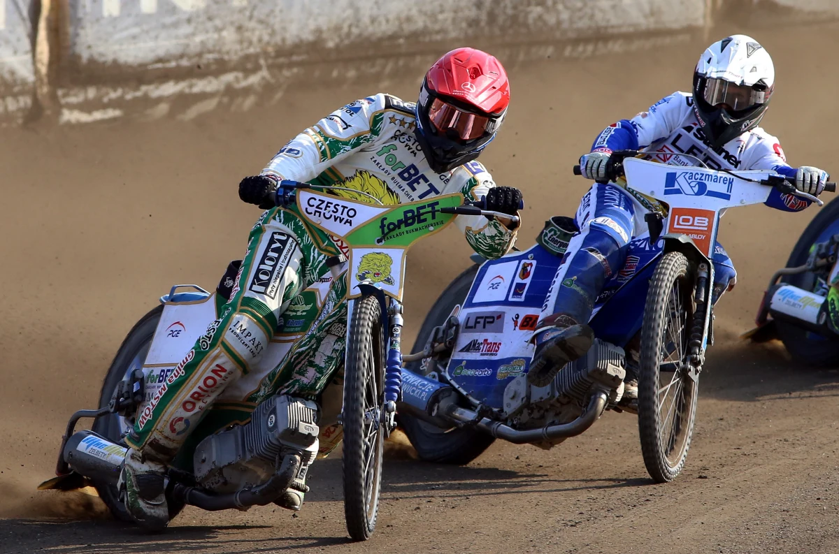 ​Kibole z Leszna pobili w Częstochowie prokuratora. Do ataku doszło przed niedzielnym meczem żużlowym. Dziś zatrzymani będą przesłuchani i mają usłyszeć zarzuty.