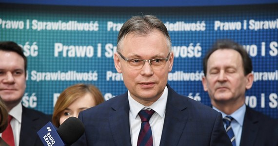 "Niemcy nigdy Polsce za straty wojenne nie zadośćuczyniły. Nie wystarczy przeprosić i uderzyć się w pierś. Za te straty trzeba jeszcze Polsce zapłacić. O to będziemy się konsekwentnie upominać" - powiedział we wtorek Arkadiusz Mularczyk.