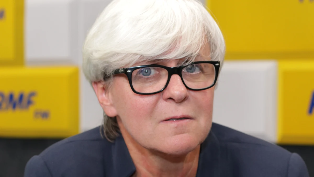 "Dzisiaj dowiedziałam się o tym, że Małgorzata Kidawa-Błońska jest kandydatką na premiera" - przyznaje w Popołudniowej rozmowie w RMF FM Joanna Kluzik-Rostkowska. Według posłanki PO to bardzo dobra kandydatura. Kluzik-Rostkowska w rozmowie z Marcinem Zaborskim zapewniała, że ta decyzja nie budziła kontrowersji. "Kidawa-Błońska jest samodzielnie myślącą osobą" - w ten sposób Kluzik-Rostkowska odpowiada na pytanie, czy Grzegorz Schetyna chowa się za plecami kandydatki PO na premiera. 