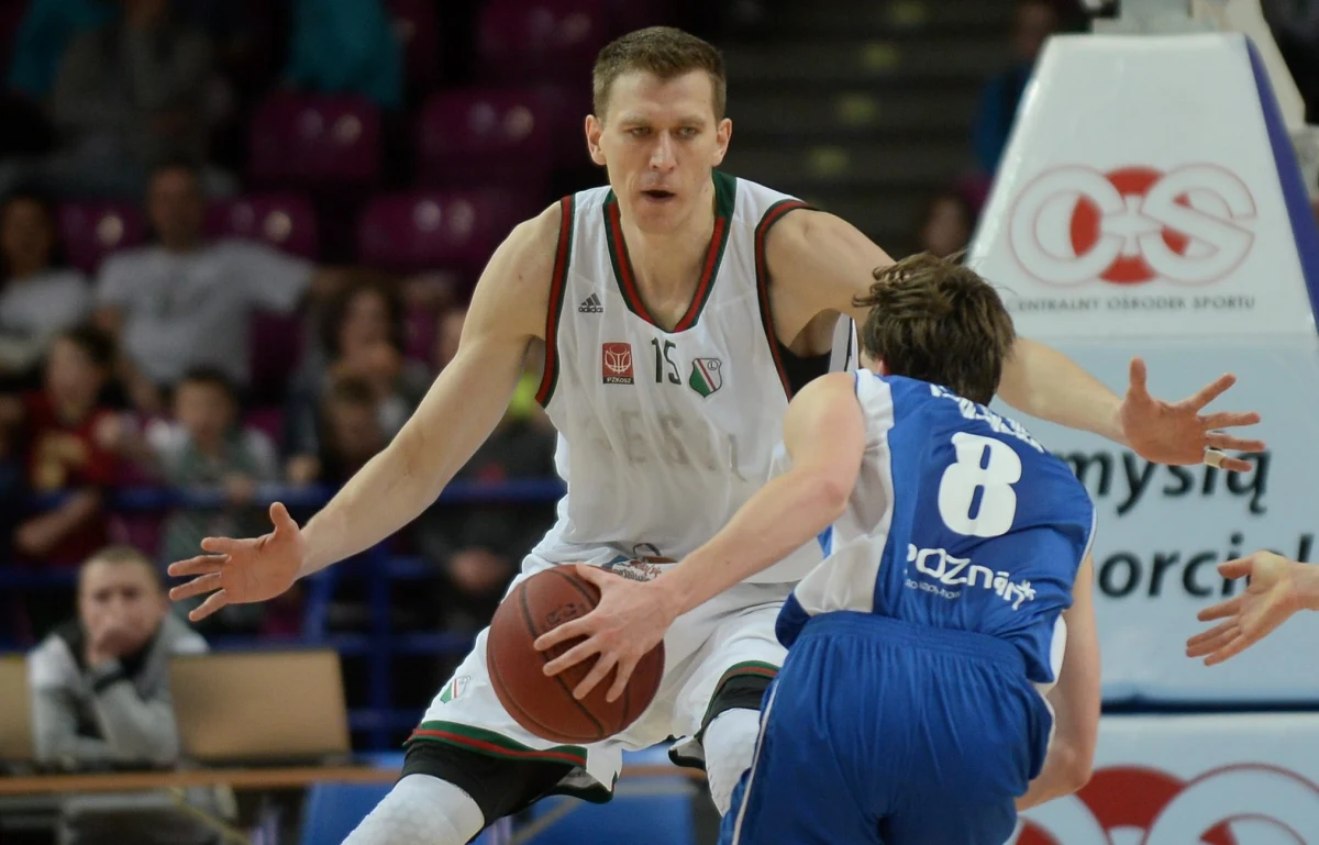 "Gratuluję chłopakom tego, że wytrzymali presję w meczu z Chinami mimo takich emocji i niezrozumiałych decyzji sędziów" – mówi w rozmowie z RMF FM były koszykarz Cezary Trybański. Jego zdaniem Polskę stać na sprawienie dalszych niespodzianek. "Chciałbym, żeby o koszykówce zrobiło się u nas głośno, ale obawiam się że będzie to chwilowe i szybko o reprezentacji zapomnimy, a wszystko ucichnie"– komentuje były gracz ligi NBA.