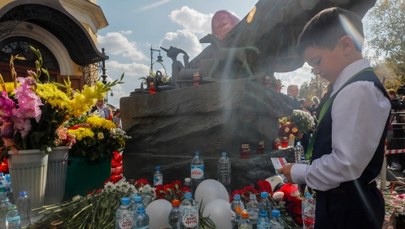 333 balony wypuszczone w niebo. Rosjanie uczcili pamięć ofiar zamachu w Biesłanie