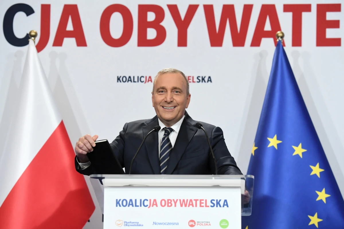 Jestem pełen najwyższego uznania dla Grzegorza Schetyny, który na niespełna półtora miesiąca przed wyborami parlamentarnymi szczerze i otwarcie przyznał, że nie ma żadnego pomysłu na kampanię, a on sam jest największym obciążeniem dla Koalicji Obywatelskiej. Gratuluję też przewodniczącemu Platformy Obywatelskiej, iż widząc własną bezradność postanowił zacząć bezkrytycznie naśladować swojego największego politycznego wroga, czyli Jarosława Kaczyńskiego. 