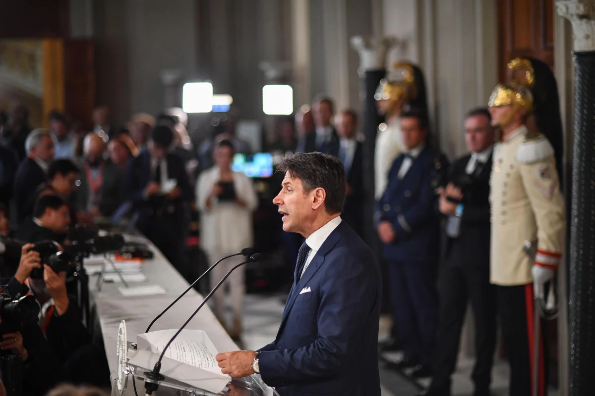 66. rząd Włoch w historii Republiki, na którego czele stanie dotychczasowy premier Giuseppe Conte, powstał w środę, niecały miesiąc po upadku poprzedniego gabinetu. Nowy rząd, nazwany "Conte bis", utworzą Ruch Pięciu Gwiazd i centrolewicowa Partia Demokratyczna.