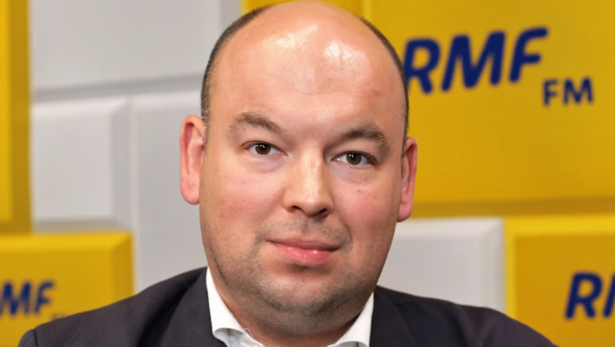 „W tej chwili premierem jest Mateusz Morawiecki. Sam skromnie mówi, że oczywiście najlepszym premierem byłby nasz prezes Jarosław Kaczyński. (...) W tej chwili spodziewamy się, że premierem będzie pan Mateusz Morawiecki. Konkurencja mówi o tym, kto byłby ewentualnym kandydatem na premiera, my mówimy o tym, co będzie zrobione i wiemy, że to będzie zrobione. W tej chwili premierem jest Mateusz Morawiecki, ma bardzo dobre opinie, myślę, że on będzie” – powiedział w Popołudniowej rozmowie w RMF FM Jan Dziedziczak, poseł Prawa i Sprawiedliwości.