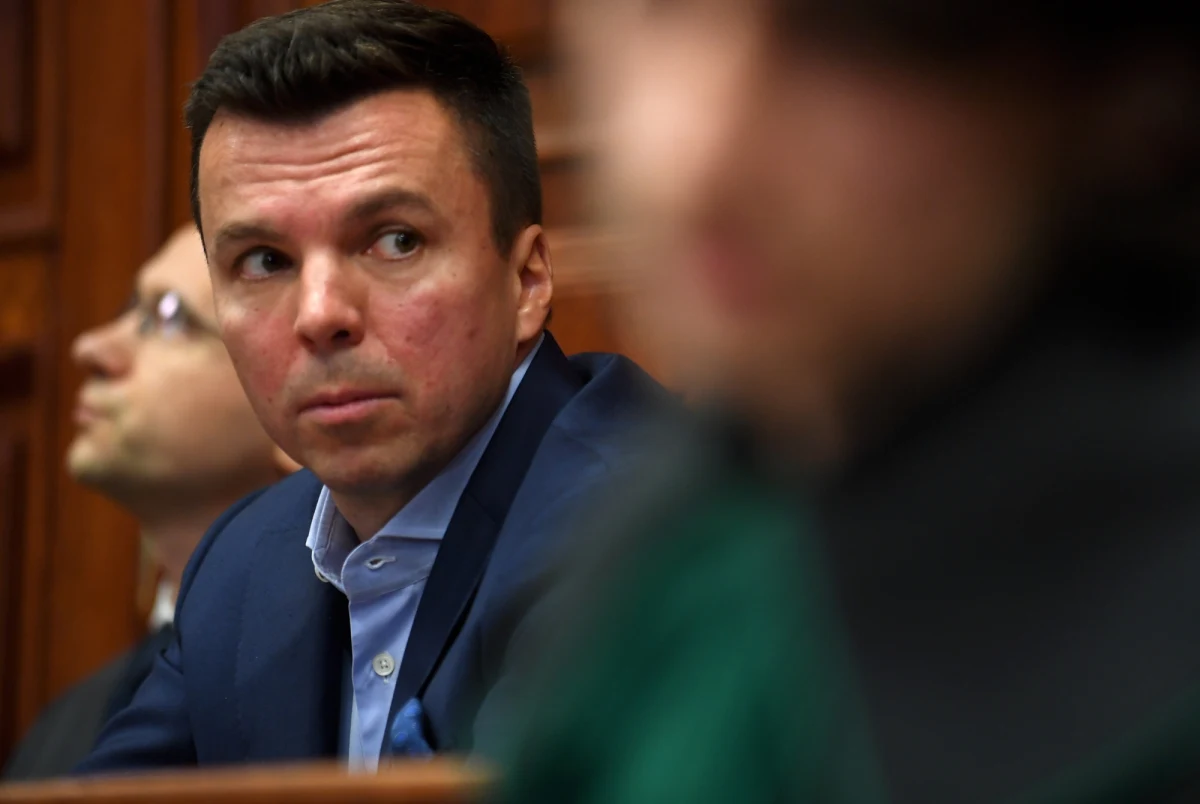 Ktoś zerwał policyjną plombę założoną na drzwiach domu odsiadującego karę więzienia Marka Falenty. Potwierdzenie tego faktu z Komendy Głównej Policji uzyskał poseł PO Krzysztof Brejza. Twierdzi on, że doszło do włamania i splądrowania domu głównego sprawcy afery podsłuchowej. Temu już policja zaprzecza. 