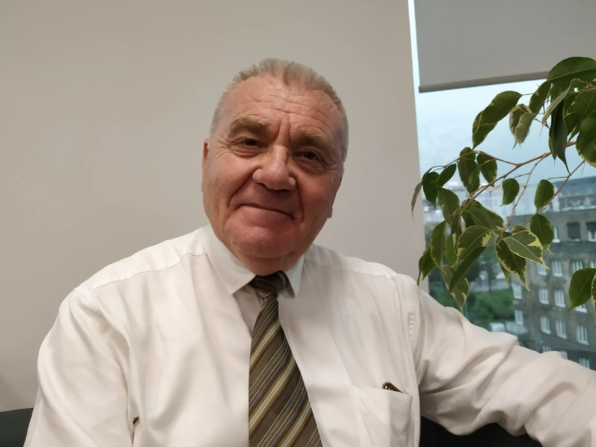 W pracach np. nad sztuczną inteligencją fundusze dla matematyków ze strony firm komercyjnych przewyższyły te ze źródeł publicznych. To ma pewne niekorzystne konsekwencje, bo nawet bardzo młodzi naukowcy, jeszcze przed doktoratem, jeśli tylko pokażą swoje zdolności i umiejętności, są kuszeni przez firmy komercyjne. Sektor prywatny może jednak zaoferować lepsze warunki i trudno się dziwić, że młodzi matematycy się na to decydują - mówi RMF FM Jean-Pierre Bourguignon, prezes European Research Council. Prof. Bourguignon, któremu podczas jubileuszowego zjazdu matematyków polskich w stulecie Polskiego Towarzystwa Matematycznego nadano honorowe członkostwo PTM, podkreśla, że sektor publiczny musi jednak tworzyć dla młodych matematyków odpowiednio atrakcyjne perspektywy.