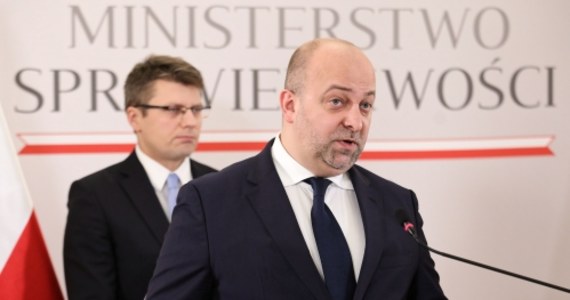 Były wiceminister sprawiedliwości Łukasz Piebiak rozpoczął dziś urlop wypoczynkowy, który potrwa do 30 listopada. Termin urlopu oficjalnie w korespondencji z reporterem RMF FM potwierdziła sekcja prasowa Sądu Okręgowego w Warszawie.