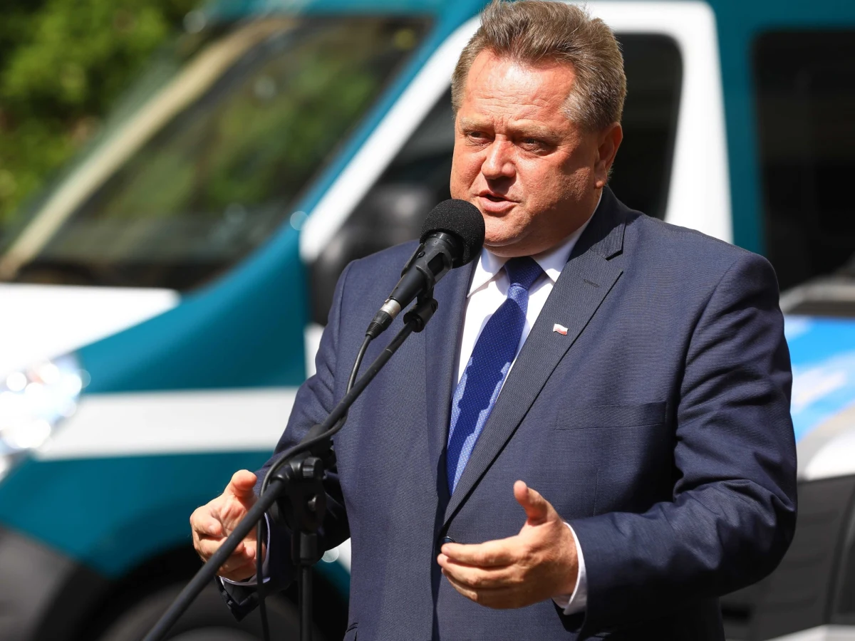 Wiceszef Ministerstwa Spraw Wewnętrznych i Administracji Jarosław Zieliński nie nadzoruje już policji. Jak ustalili reporterzy RMF FM, wynika to z decyzji nowego szefa resortu – Mariusza Kamińskiego. 