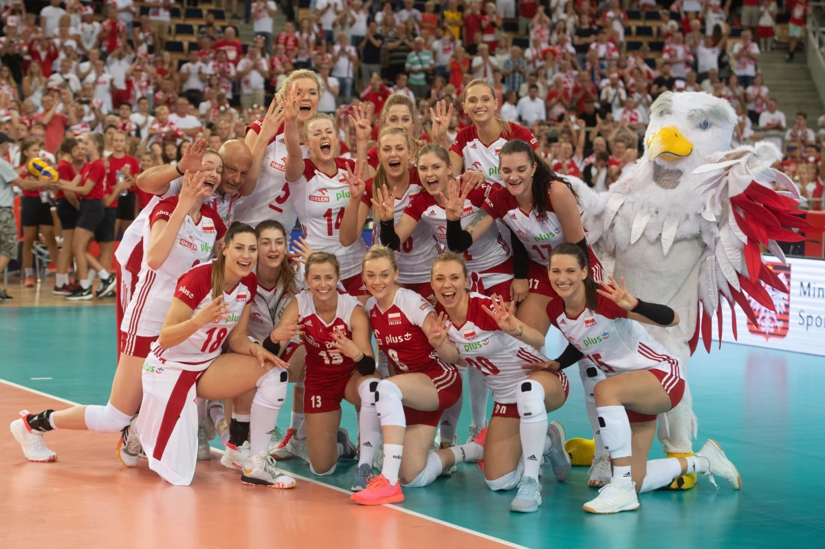 "Ta reprezentacja zasłużyła na grę w półfinale za tę ciężką kilkuletnią pracę" - powiedział były selekcjoner drużyny narodowej siatkarek Alojzy Świderek po tym, jak Polki pokonały w Łodzi w ćwierćfinale mistrzostw Europy Niemki 3:2. Zespół trenera Jacka Nawrockiego jest o krok od zdobycia medalu. W sobotnim półfinale w Ankarze zmierzy się z Turcją.