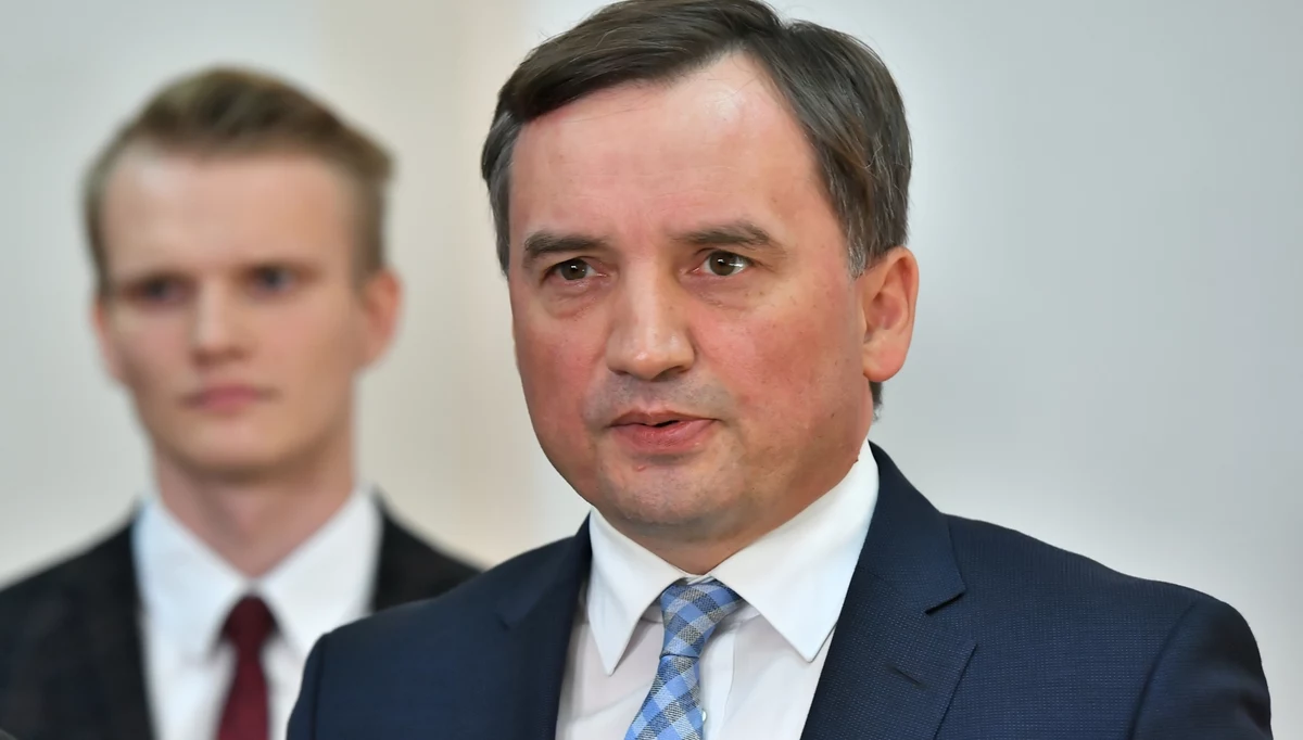 Zabezpieczyliśmy kwotę 1 mld 400 mln zł należących głównie do karteli narkotykowych w związku z handlem kokainą i narkotykami na skalę międzynarodową oraz w związku z praniem brudnych pieniędzy - poinformował minister sprawiedliwości Zbigniew Ziobro.