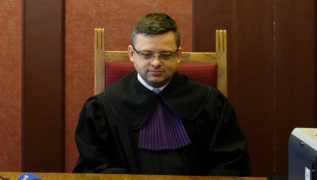 ​"Mój mocodawca jest ofiarą" - mówi adwokat Piotr Urbanek, który reprezentuje sędziego Arkadiusza Cichockiego, byłego prezesa Sądu Okręgowego w Gliwicach, powiązanego z internetową hejterką Emilią. Na konferencji w Częstochowie pełnomocnik sędziego zaprezentował film, w którym głos zabiera sam Cichocki.