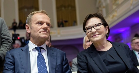 Sejmowa komisja śledcza ds. VAT przyjęła, wraz z poprawkami, raport końcowy. Przygotowany przez jej szefa Marcina Horałę (PiS) raport postuluje m.in. Trybunał Stanu dla Donalda Tuska, Ewy Kopacz, Jacka Rostowskiego i Mateusza Szczurka.