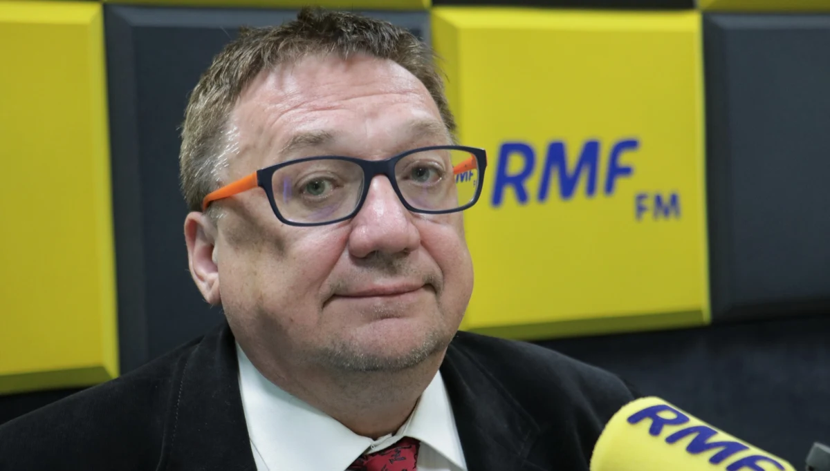 Lewica obiecuje podwyżkę emerytury minimalnej do 2400 zł brutto. Jak przyznaje Piotr Gadzinowski w Popołudniowej rozmowie w RMF FM, będzie to kosztowało ponad 40 miliardów zł. „Te pieniądze weźmiemy z podatków” – zaznacza. „Wprowadzimy oszczędności, zlikwidujemy przerosty w zatrudnieniu, zlikwidujemy IPN, zaprzestaniemy finansowania Kościoła, a przede wszystkim wprowadzimy podatki dla wielkich korporacji” – dodaje. „Mam nadzieję, że budżet nam się zepnie” – mówi kandydat Lewicy do Sejmu. Na uwagę, że budżetu nie można planować "na nadziejach", Gadzinowski odpowiedział: "Ja byłem przez 10 lat w Sejmie i ja dobrze wiem, jak się robi budżet. Budżet jest planowany też na nadziejach, żeby to się spięło".