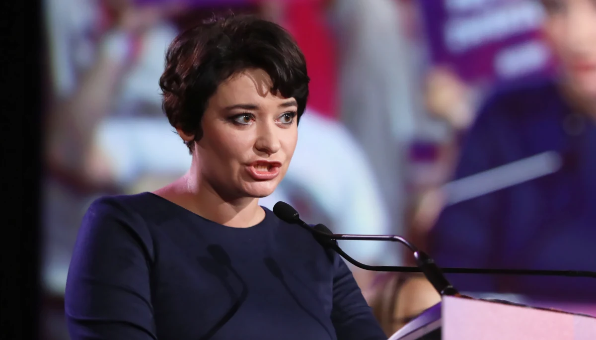 Platforma Obywatelska zamiast pisać swój program kopiuje program Lewicy - powiedziała PAP rzeczniczka SLD Anna Maria Żukowska, odnosząc się do postulatów wyborczych KO. Według niej postulat darmowego internetu dla młodzieży to populistyczna propozycja. 