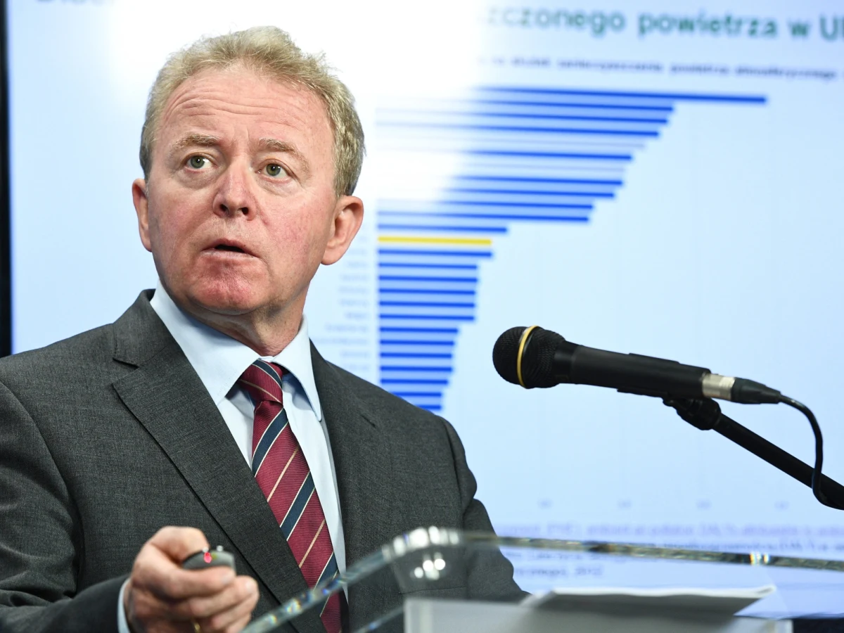 Janusz Wojciechowski - polski kandydat na unijnego komisarza ds. rolnictwa - ma kłopoty. We wtorek Ursula von der Leyen ma przedstawić oficjalnie skład swojej Komisji, a niemiecki tygodnik "Der Spiegel" ujawnia, że Europejski Urząd ds. Zwalczania Nadużyć Finansowych (OLAF) prowadzi postępowanie wobec Janusza Wojciechowskiego. W rozmowie z dziennikarką RMF FM Katarzyną Szymańską-Borginon Wojciechowski zapewnił, że chce jak najszybszego wyjaśnienia sprawy. Stwierdził, że to "stara sprawa, o której pisano w 2016 roku". Podkreślił, że dochodzenie zostało już zakończone, co potwierdza dokument, który otrzymał od OLAFU w maju. 