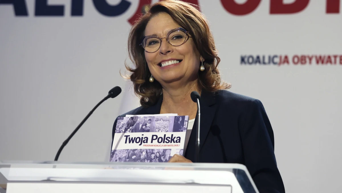 Po konwencji programowej rozpoczynamy kampanię wyborczą w Wałbrzychu, będziemy jeździli po Polsce busami i będziemy blisko ludzi, aby rozmawiać o tym, jak rozwiązać ich problemy - mówili w Wałbrzychu liderzy KO Małgorzata Kidawa-Błońska i Grzegorz Schetyna.